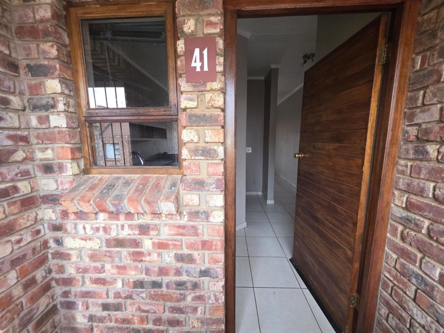 To Let 3 Bedroom Property for Rent in Langenhovenpark Free State